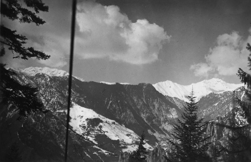 Vista sulle montagne innevate · Historify