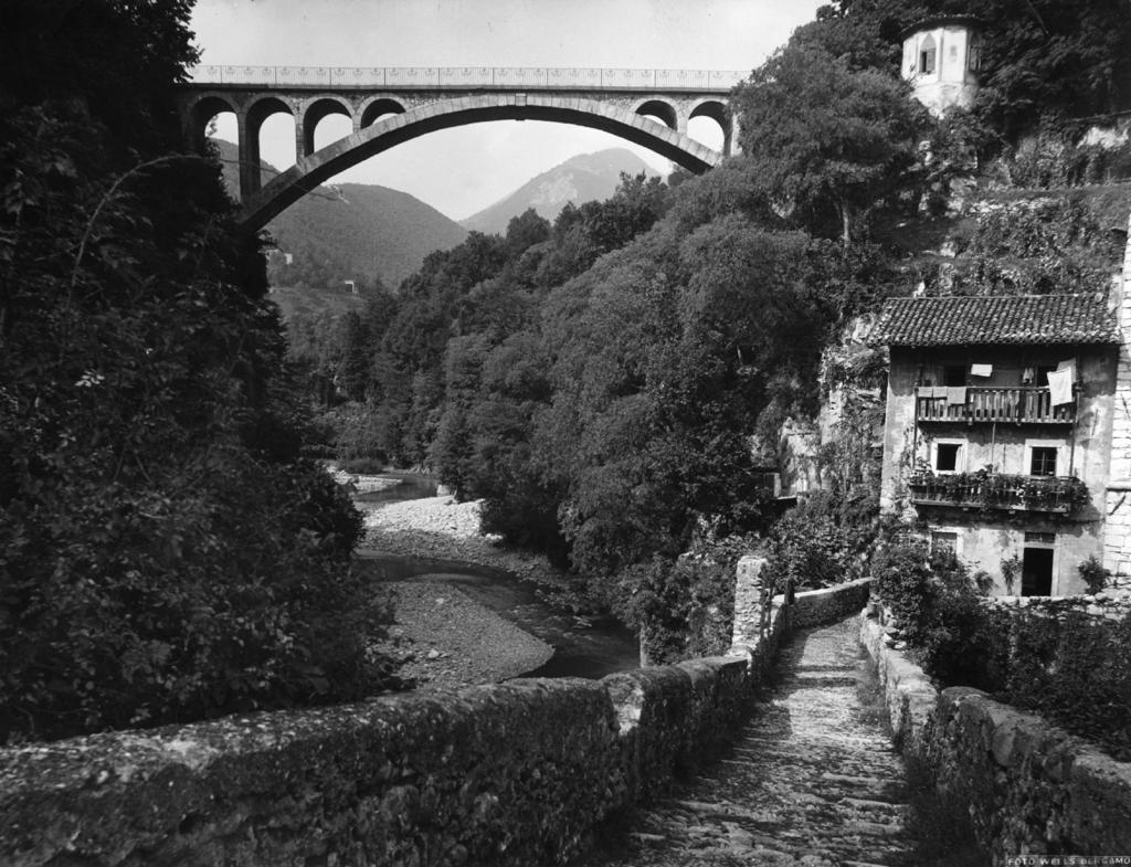 Ponte Romano · Historify