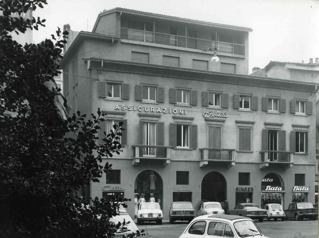 Negozi In Piazza Matteotti · Historify