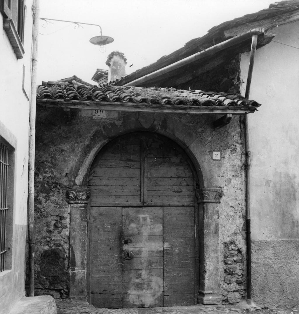 Ingresso di abitazione ad Ardesio · Historify