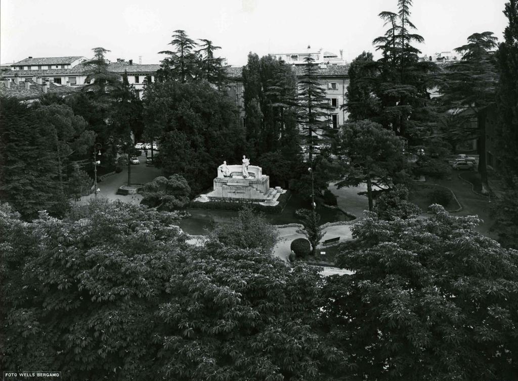 Monumento Gaetano Donizetti Dall'Alto · Historify