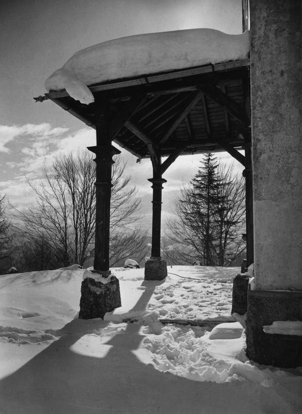 Porticato Innevato Al Passo Della Presolana · Historify