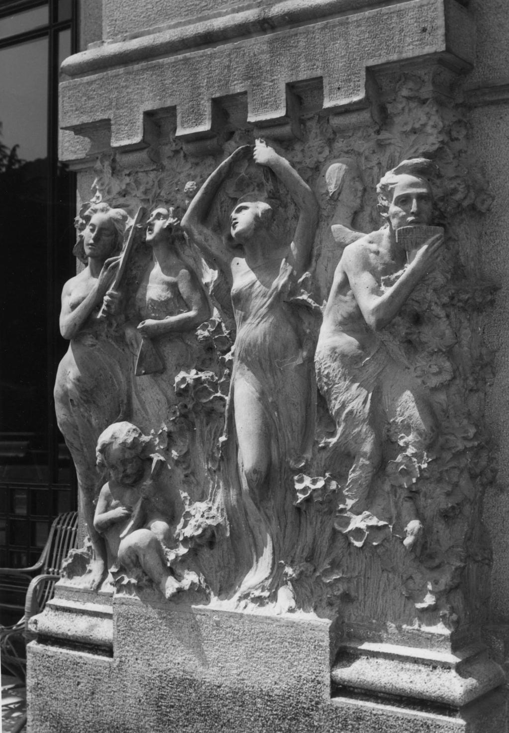 Altorilievo all'entrata del Casinò di San Pellegrino · Historify