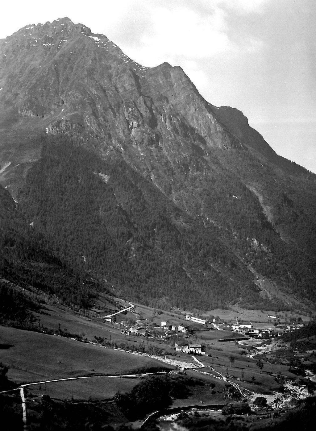 Sguardo a valle, Valbondione · Historify