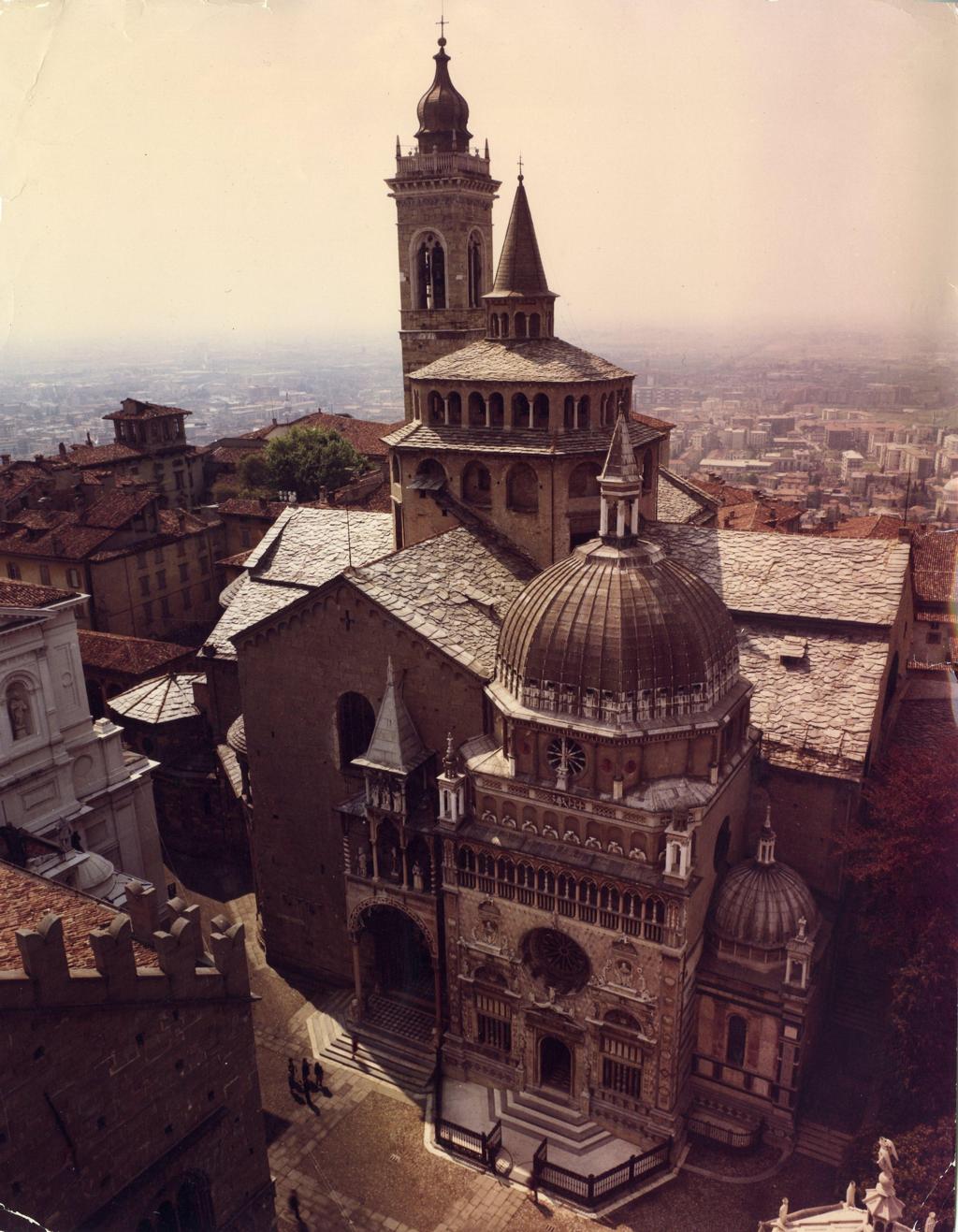 Cappella Colleoni dall'alto · Historify