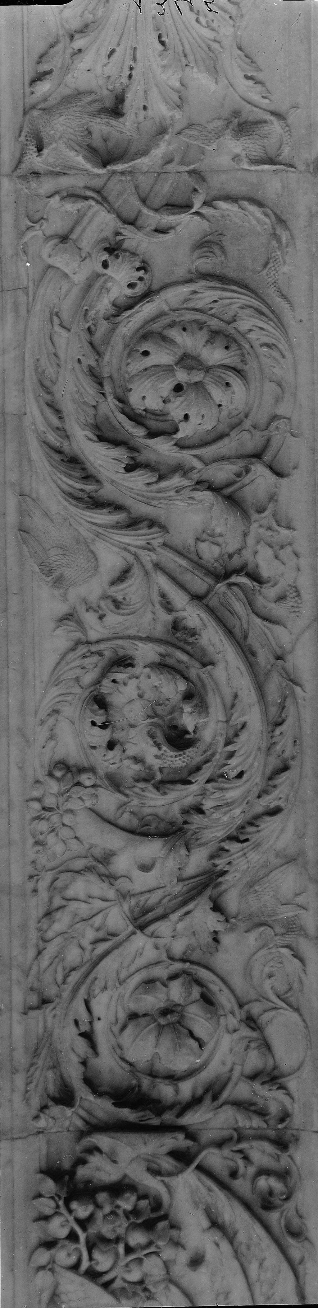 Bassorilievo nel marmo · Historify