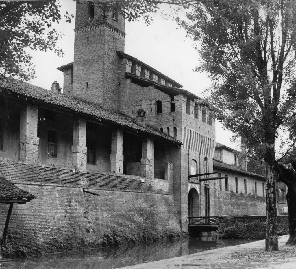 Castello Di Pagazzano · Historify