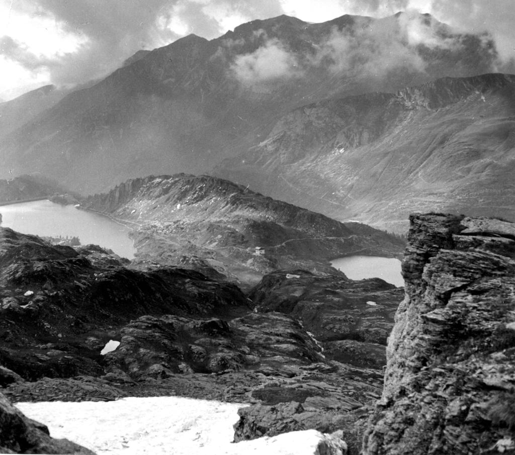 Panorama dal Rifugio Fratelli Calvi · Historify