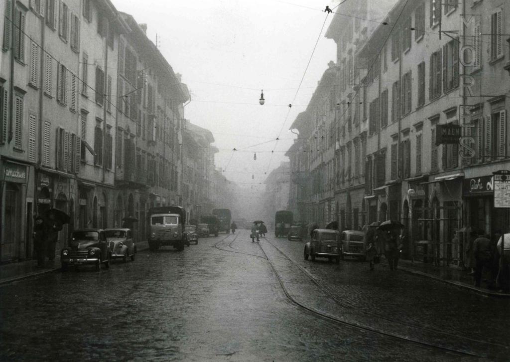 Pioggia In Via Quarenghi · Historify