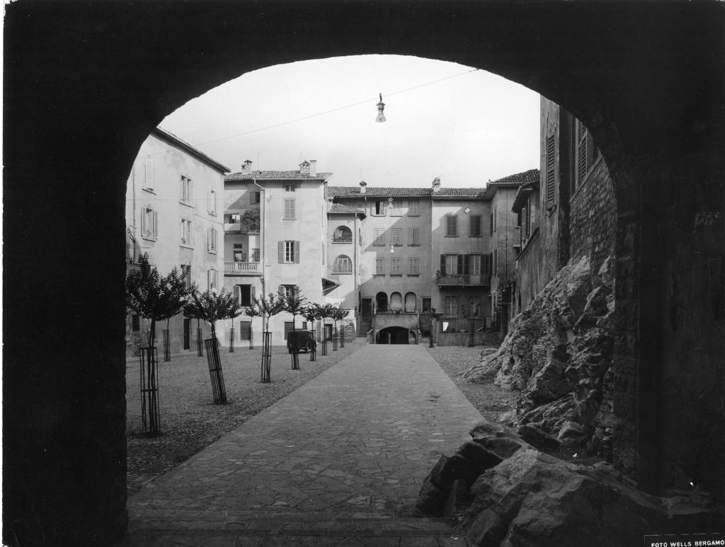 Piazzetta Angelini · Historify