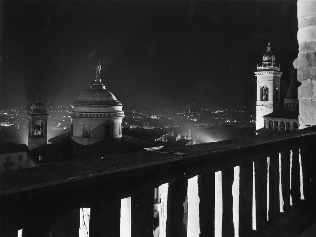 Sguardo sulla città · Historify