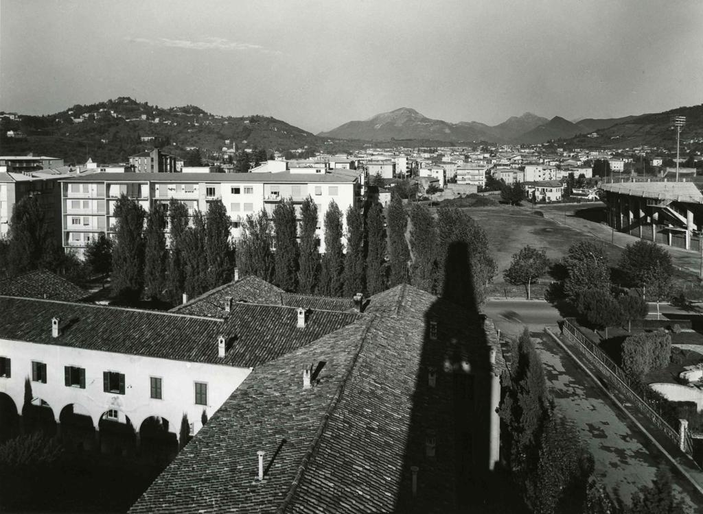 Zona Stadio · Historify