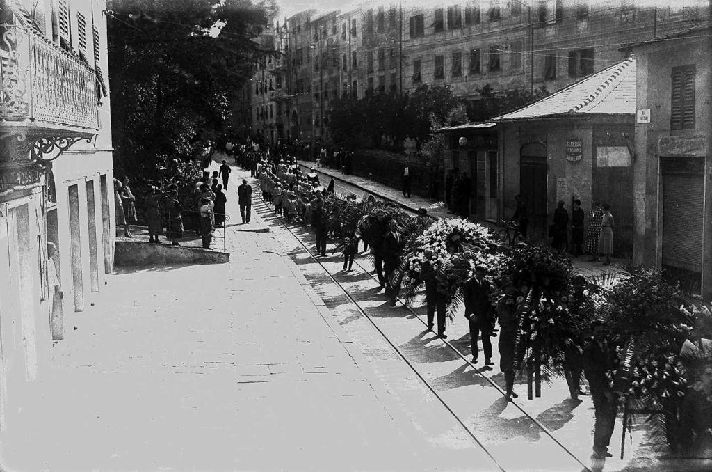 Corteo Funebre Generale Fara · Historify