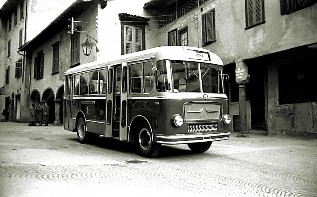 L'Autobus urbano pronto per il servizio · Historify