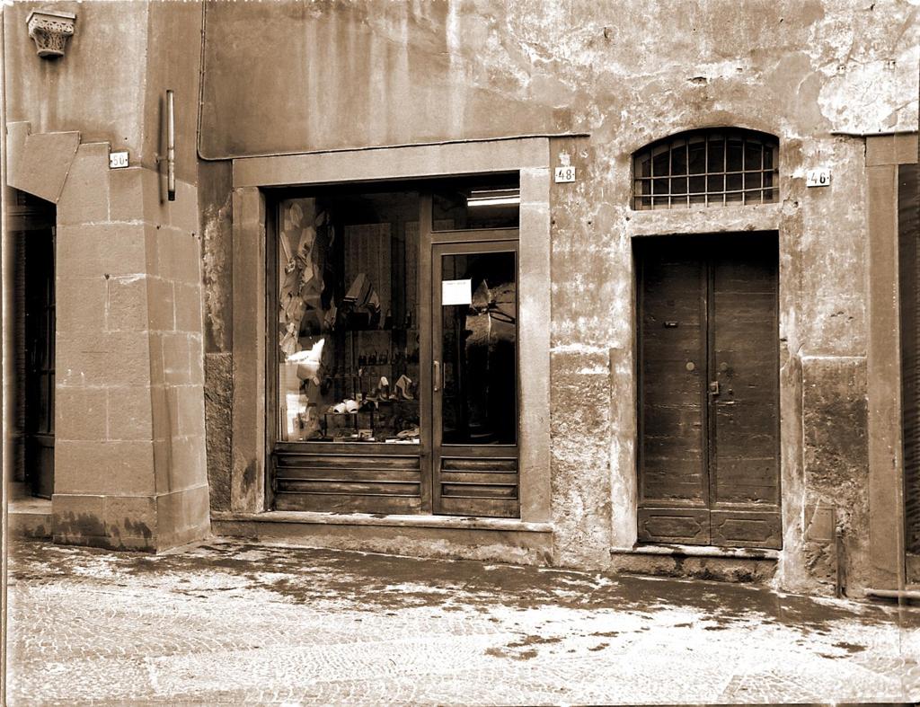 1976-Clusone-P.Zza Orologio-Bottega Del "Speler" · Historify