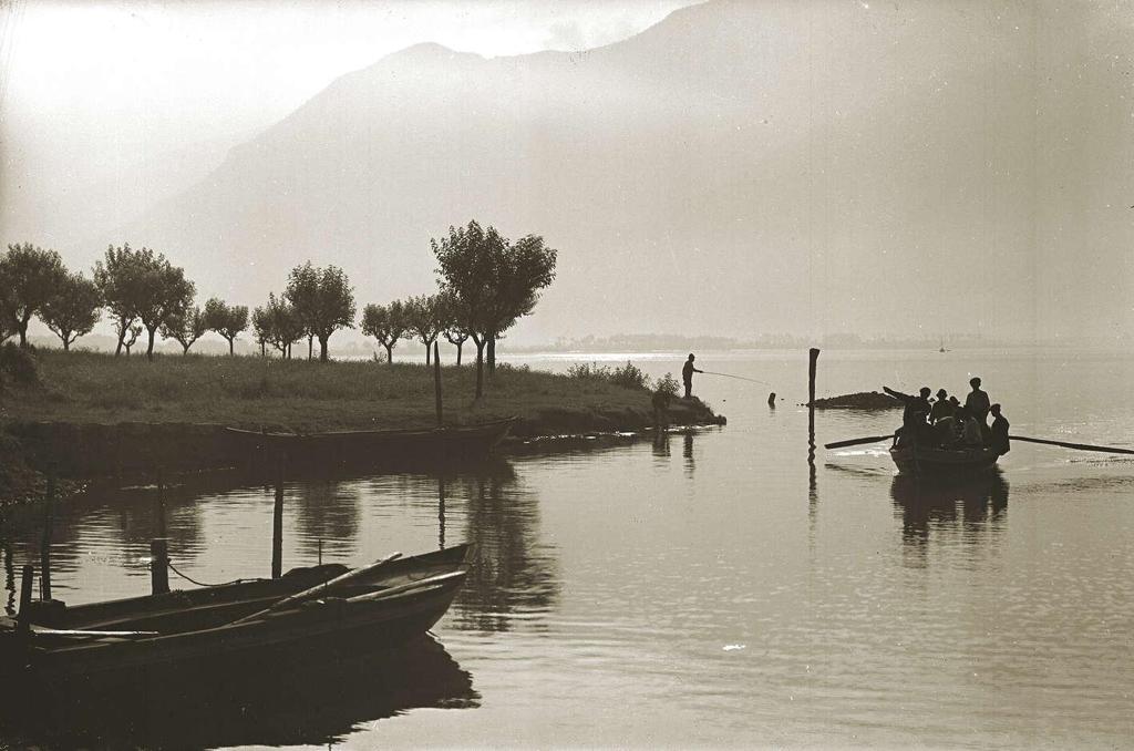 Barca Sul Lago · Historify