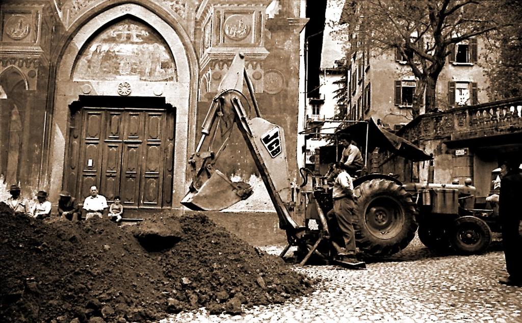 Scavi In P.Zza S.Anna · Historify