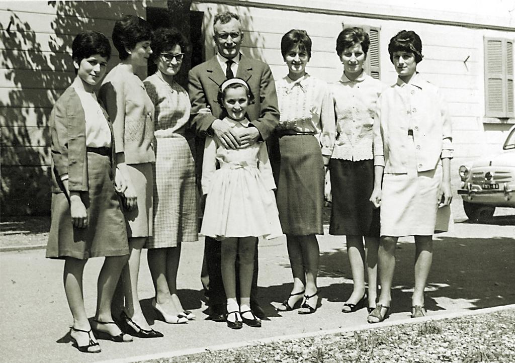 1963-Le sorelle Belotti di Villa d'Ogna · Historify