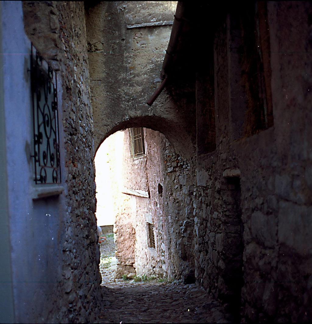 Un Vicolo · Historify
