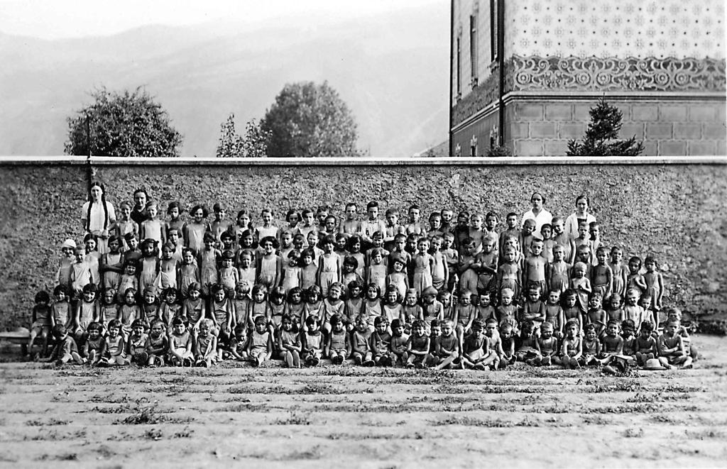 Tutti In Posa · Historify