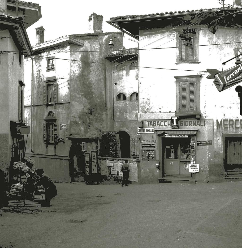 1962-Clusone-La Tabaccheria Di Piazza Orologio · Historify