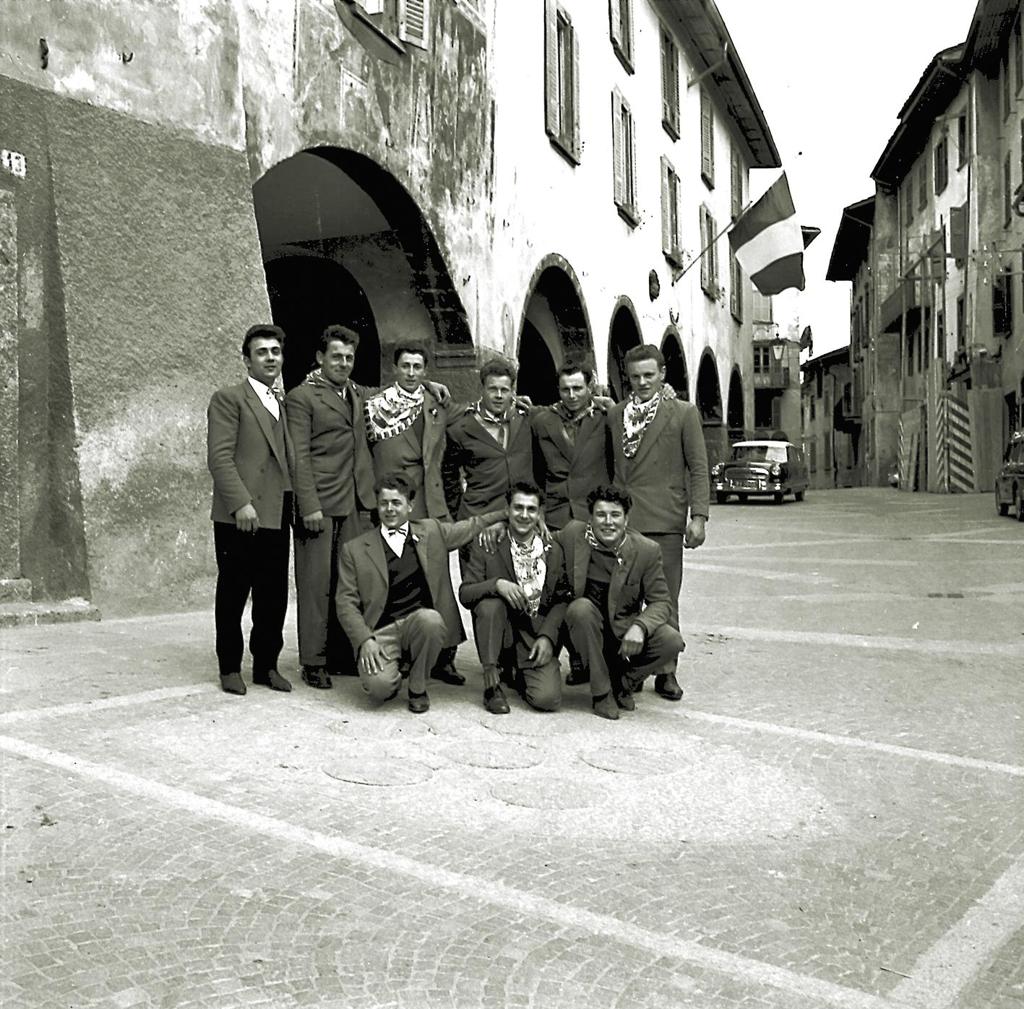 Un Gruppo Di Coscritti Per La Leva Militare · Historify