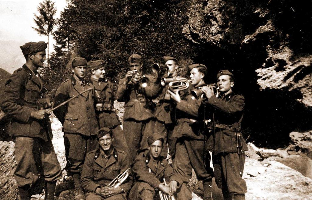 Fanfara Militare · Historify