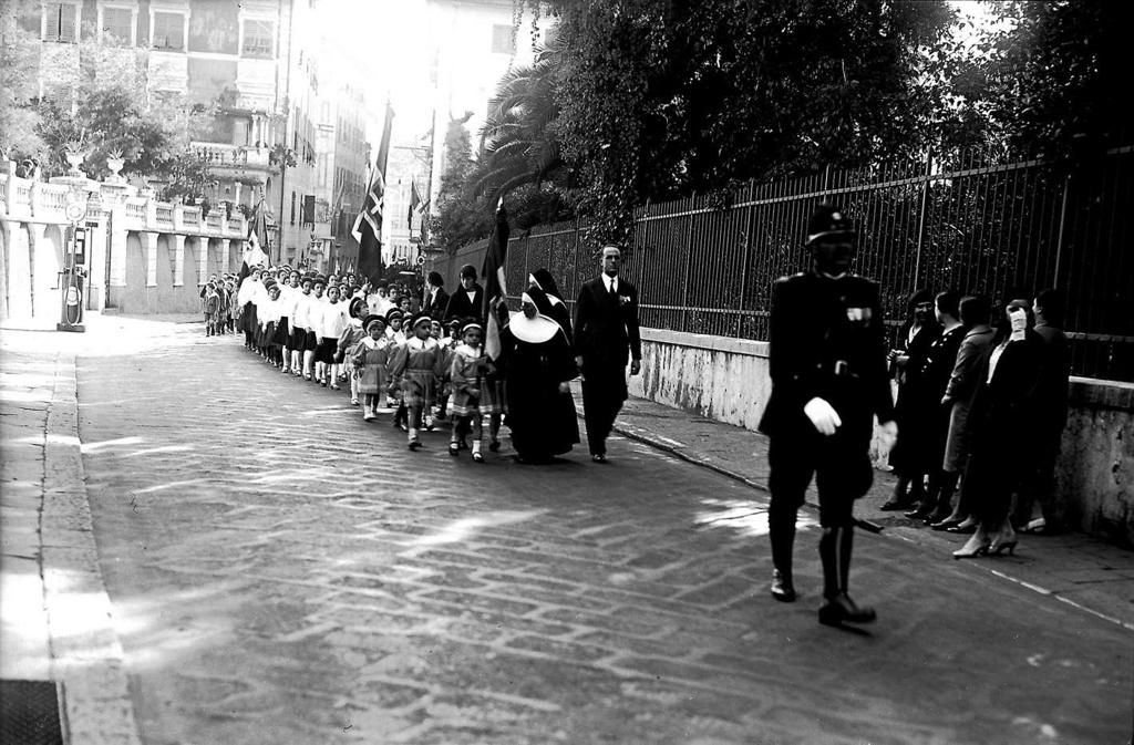 Corteo Funebre Generale Fara · Historify