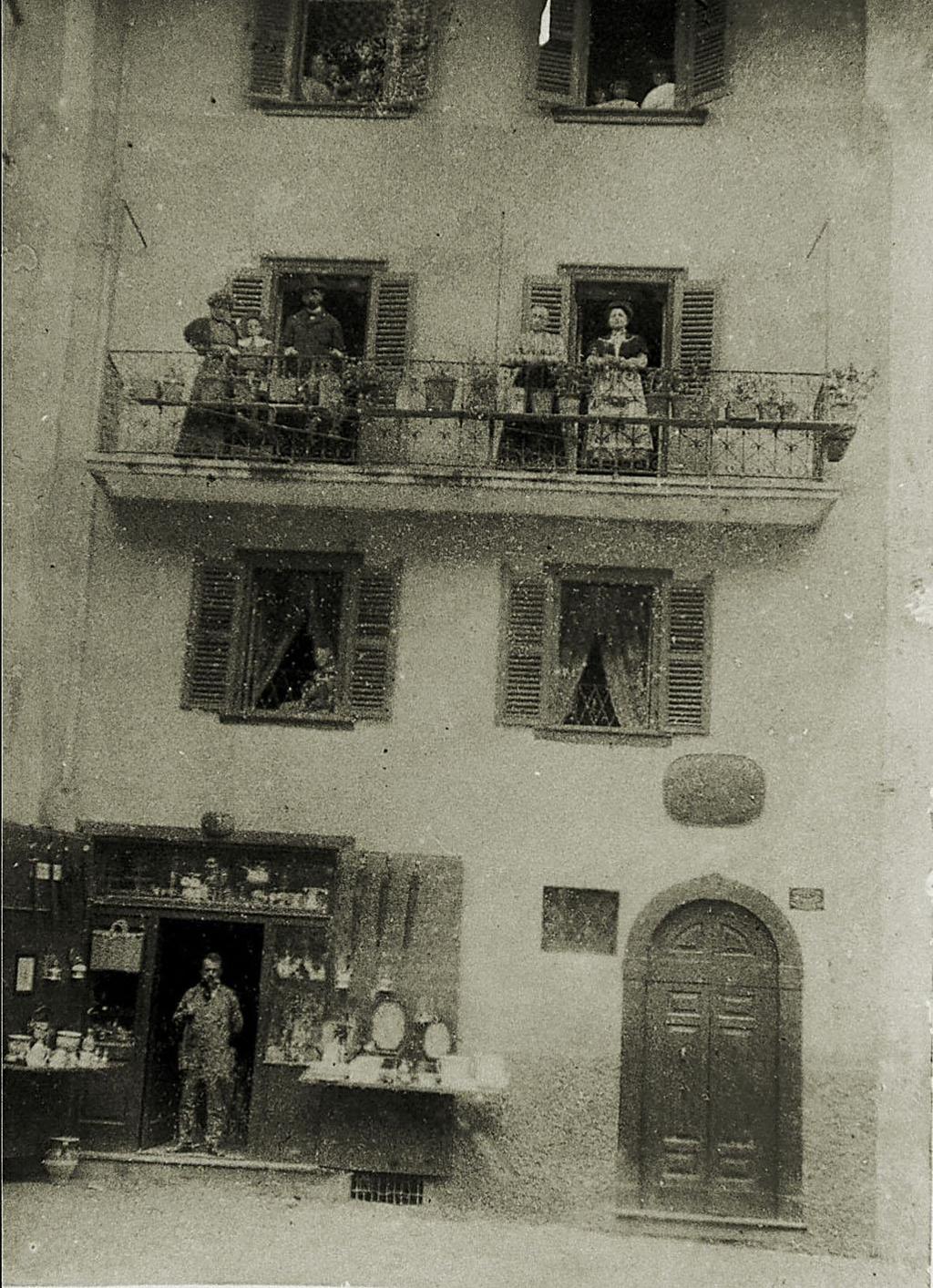 Clusone, 1900: Casa Pacchiani In Piazza Orologio · Historify