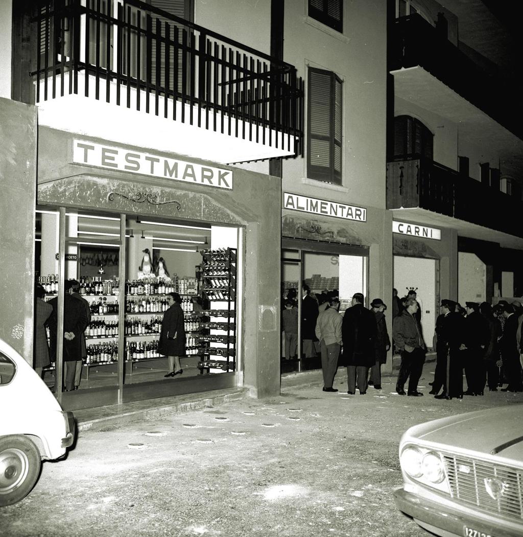 1967-Clusone-L'Entrata Del Supermercato Testa · Historify