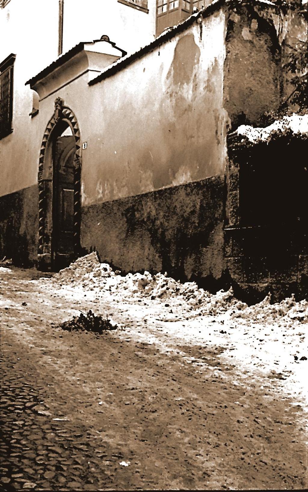 1950-Clusone-Il Portone Della Casa Fogaccia In V.Matteotti · Historify