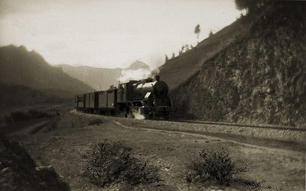 Passaggio del treno a Clusone · Historify