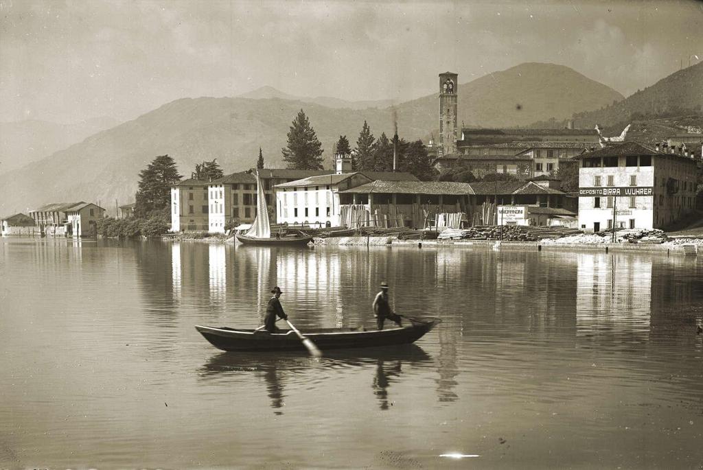 In barca sul lago d'Iseo · Historify