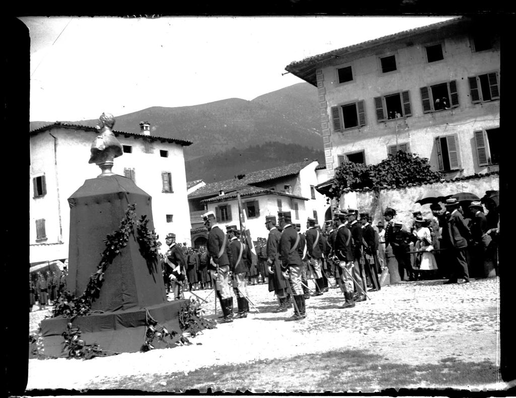 1903-Rovetta-Inaugurazione De Monumento A Umberto I° · Historify