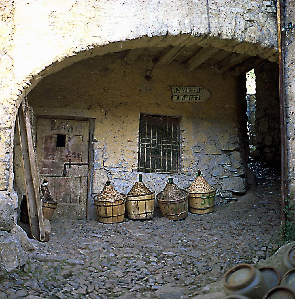 Una Viuzza Di Piazzolo · Historify