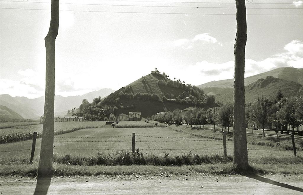 1954-Clusone- I Campi Confinanti Con La Stazione Ferroviaria · Historify