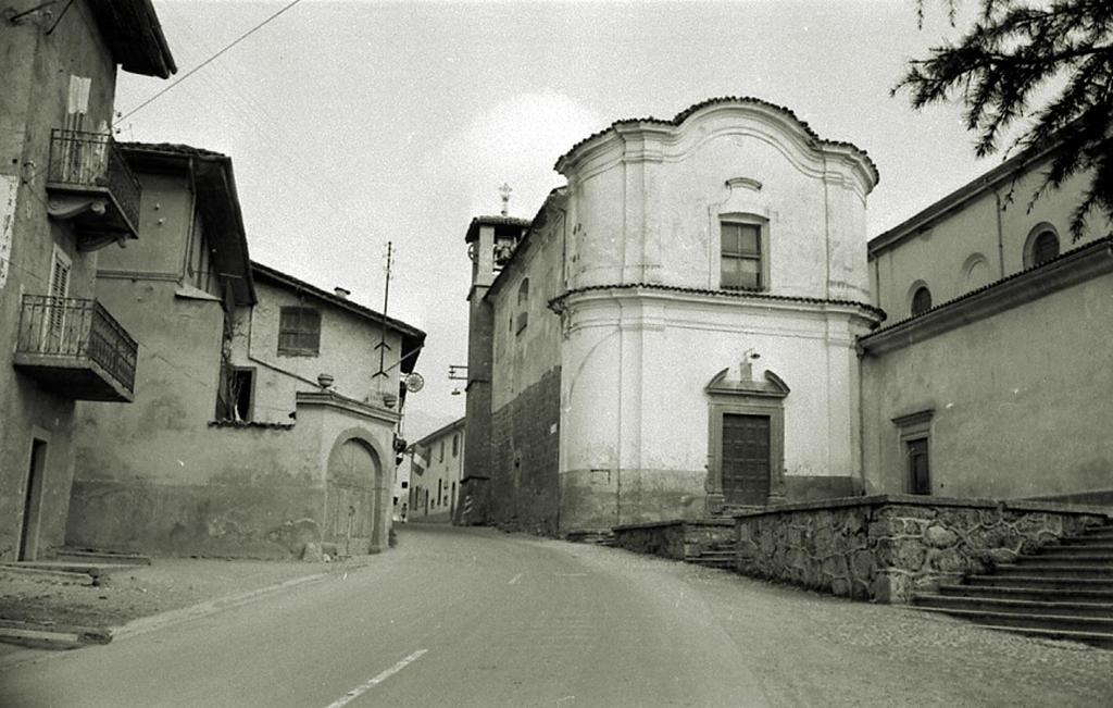 Dettaglio Della Antica Chiesa Di Fino Del Monte · Historify