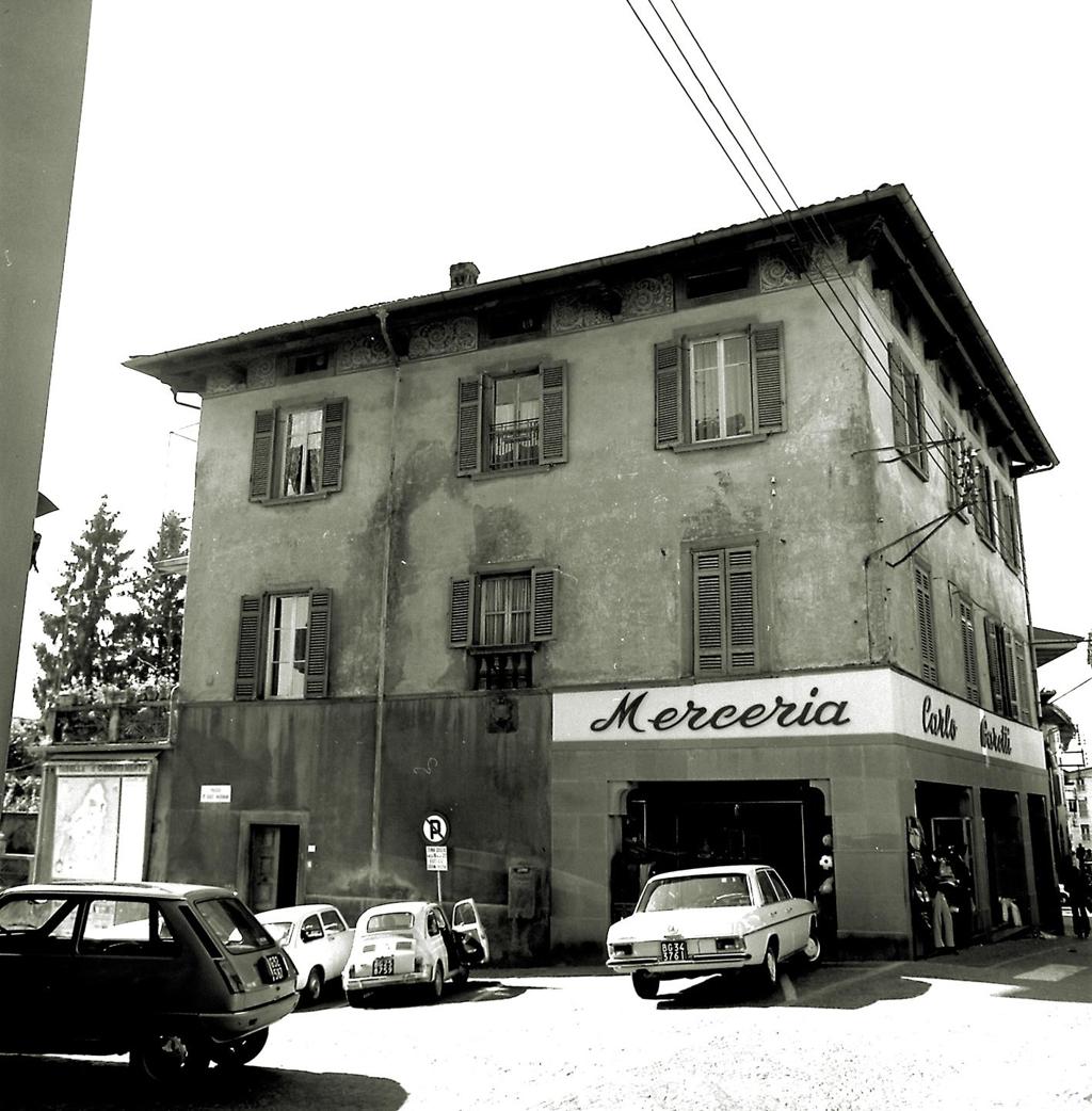 1973-Clusone-Merceria Carlo Baretti In Via Baradello · Historify