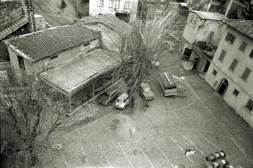 Vedute Della Piazza Della Rocca-Località La Esa · Historify