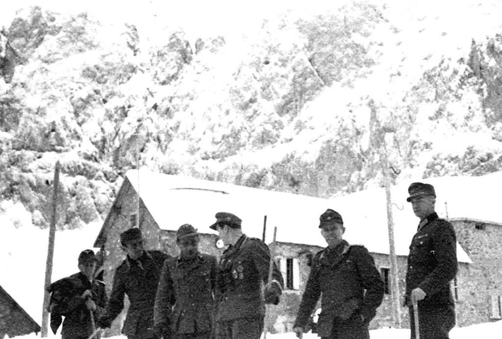 Militari Tedeschi Al Rifugio Albani · Historify