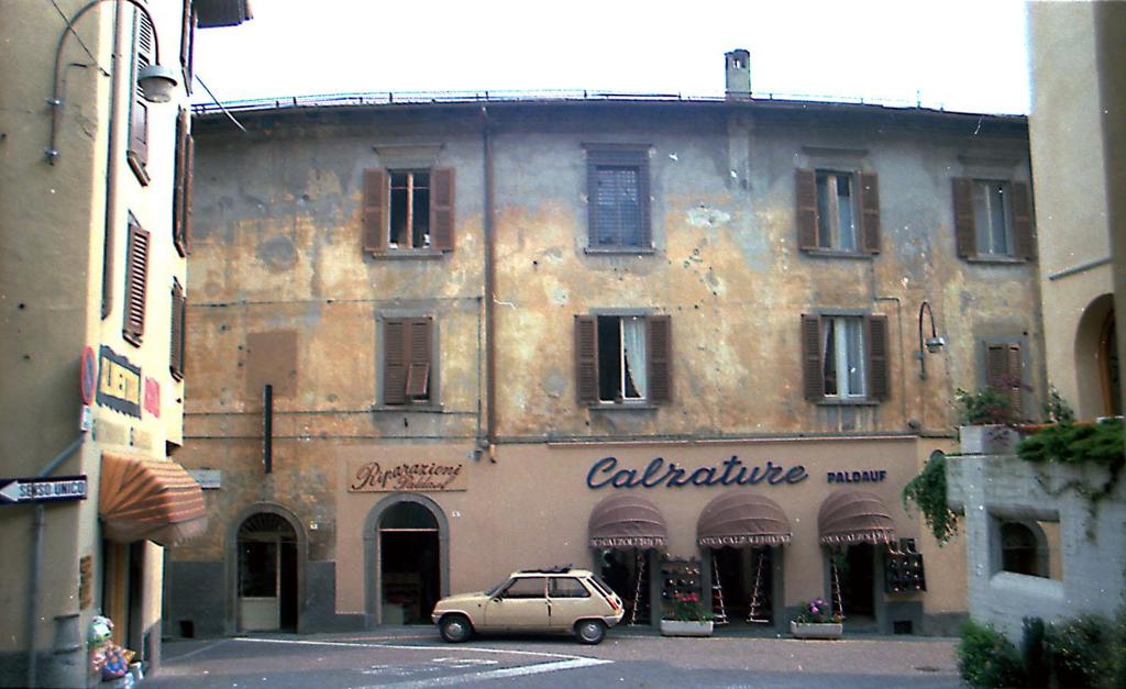 1972-Clusone-Veduta Della Corte S.Anna Da Largo Locatelli · Historify