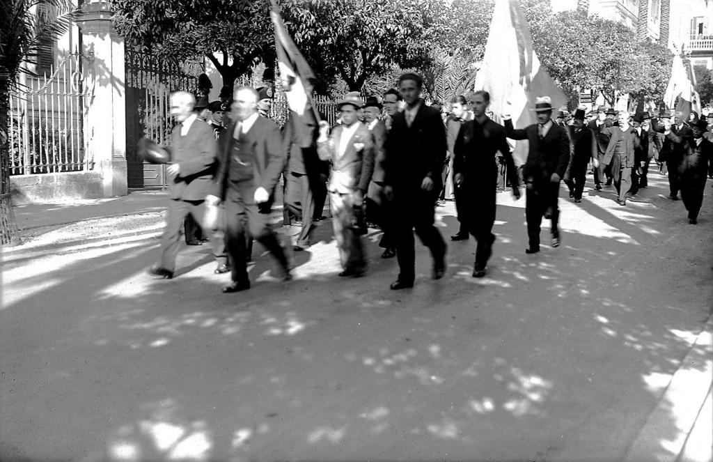 Corteo Funebre Generale Fara · Historify