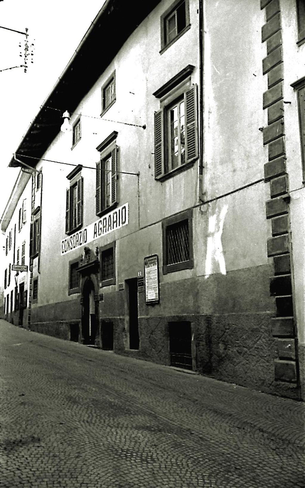 1959-Clusone-La Via Cifrondi · Historify