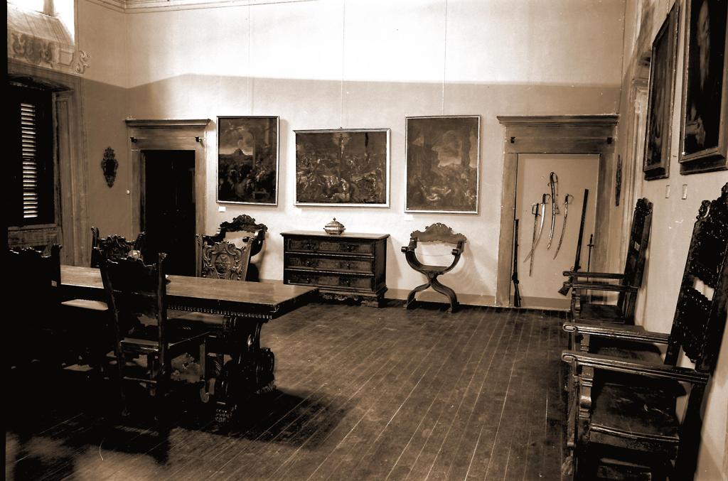1973-Clusone-Palazzo Marinoni Barca-Un Interno · Historify
