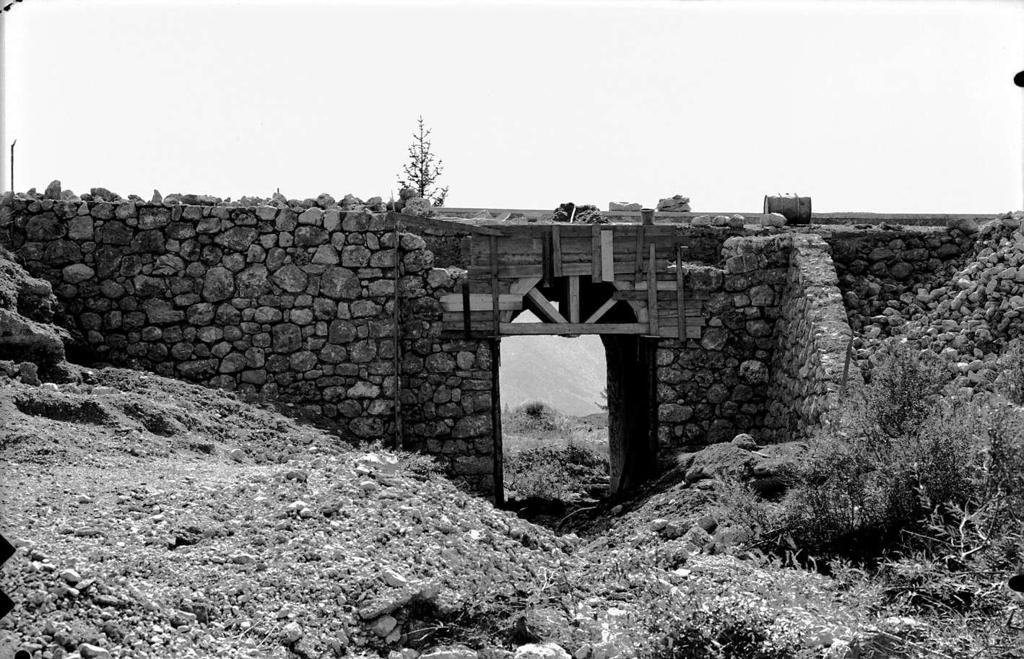 Ponte In Costruzione · Historify