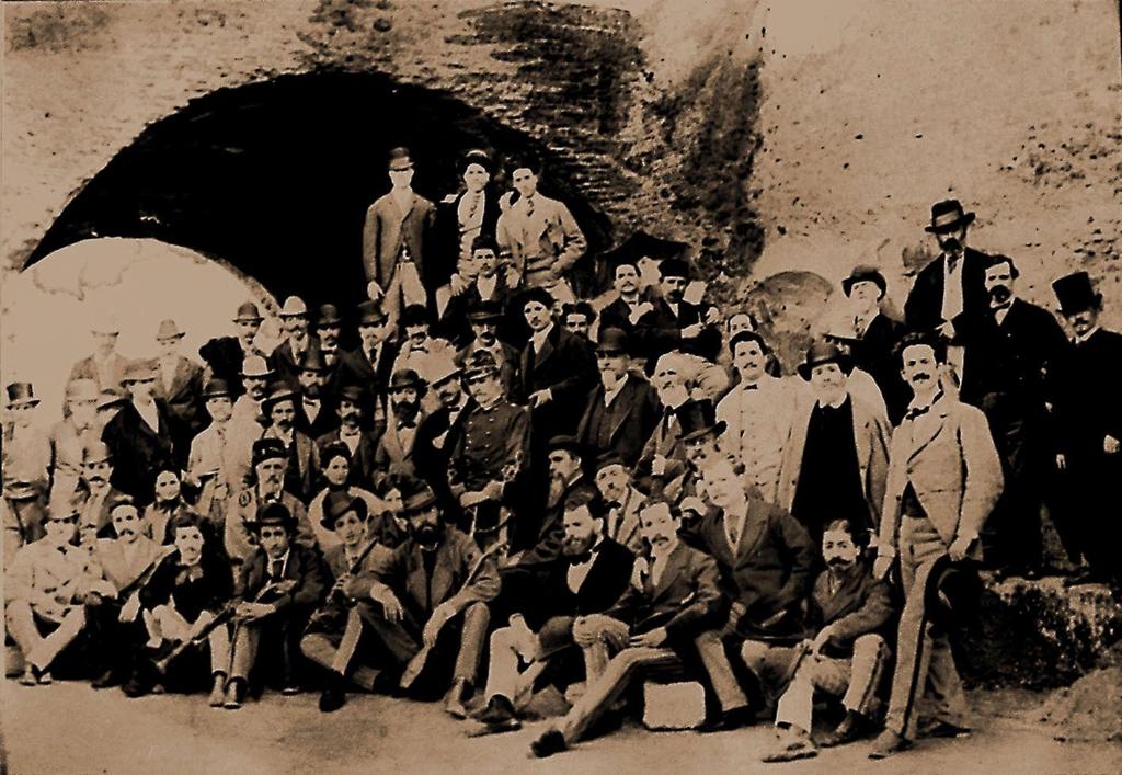 Foto Di Gruppo · Historify