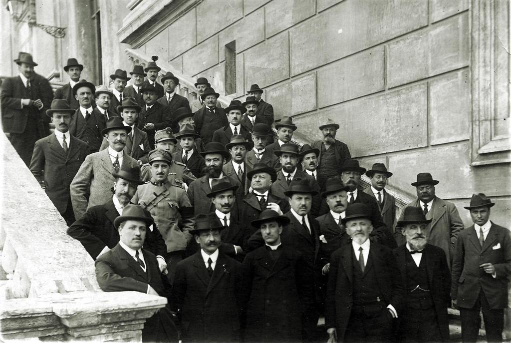 1923-Reduci Della Marcia Su Roma · Historify