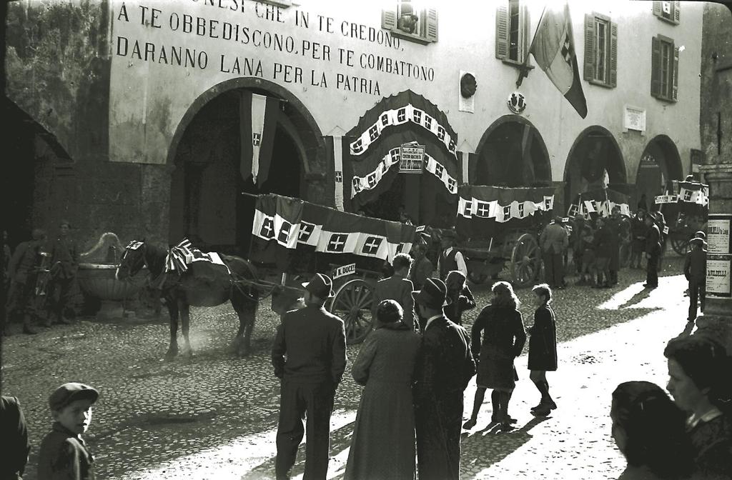 Piazza Del Orologio-Consegna Della Lana Raccolta · Historify