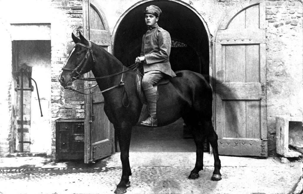 Cavalleggero A Cavallo · Historify