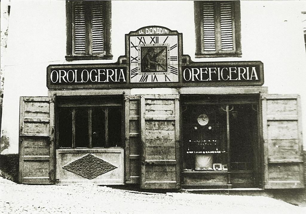 Antica Oreficeria Donadini in Piazza Sant'Andrea · Historify
